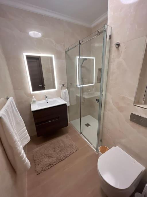 3 Bedroom Seaside Luxury - Sleeps 8 Апартаменты *