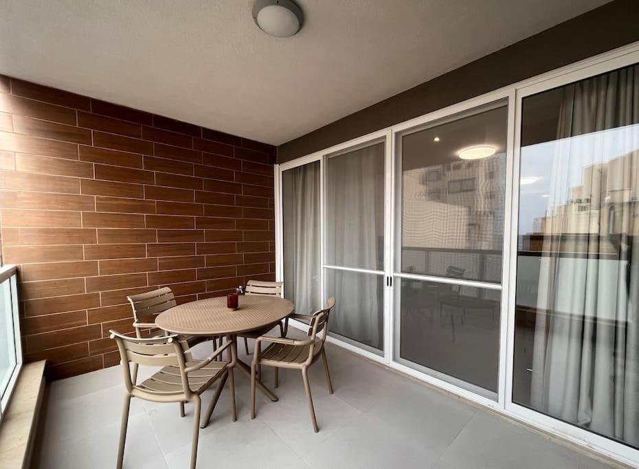 Апартаменты 3 Bedroom Seaside Luxury - Sleeps 8 Сент-Полс-Бей